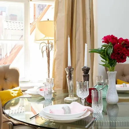 Luxury Apartment-historical Michel Sittow's House *