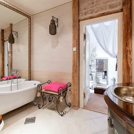 Apartmán Luxury Apartment-historical Michel Sittow's House