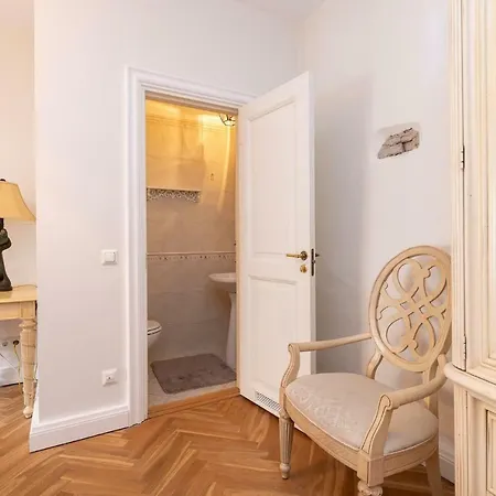 Apartment Luxury Apartment-historical Michel Sittow's House